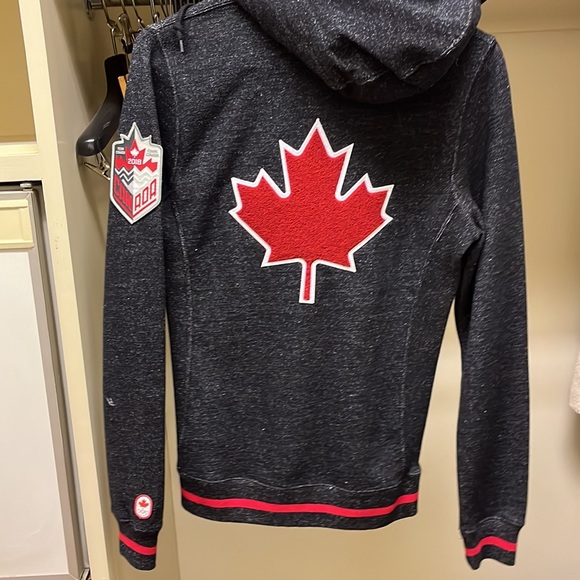 Official Canadian Olympics hoodie. - Picture 6 of 6